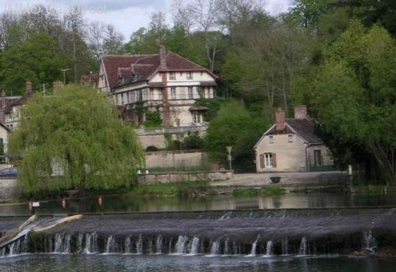 Troyes Schlossähnliche, traumhaft schöne Villa direkt an der Seine, umgeben von einer liebevoll und sehr gepflegter Parkanlage Haus