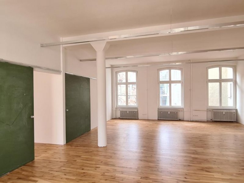 Berlin Gewerbeensemble mit Loftcharakter und Abgeschlossenheitsbescheinigung in Toplage direkt am
Weinbergspark in Berlin-Mitte Gewerbe