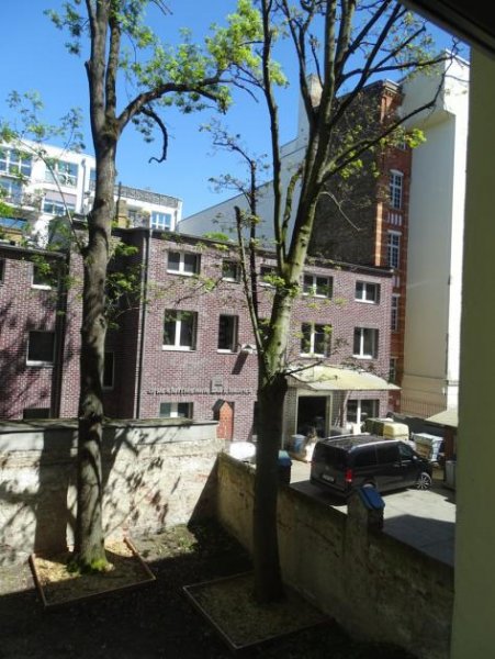 Berlin Attraktive, bezugsfreie 2-Zimmer Altbauwohnung 
in Bestlage Wohnung kaufen