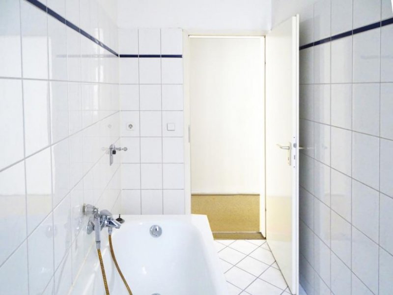 Berlin Bezugsfreie ruhige 
1,5-Zimmer-Altbauwohnung
in begehrter Lage Friedrichhain Wohnung kaufen