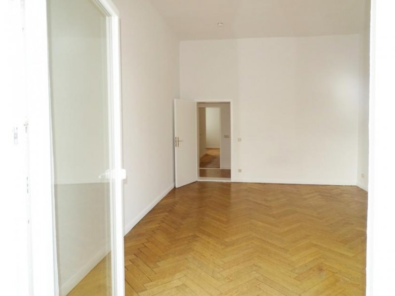 Berlin Attraktive 3,5-Zimmer Altbauwohnung 
mit offener Wohnküche und Balkon 
-Friedrichshain- Wohnung kaufen