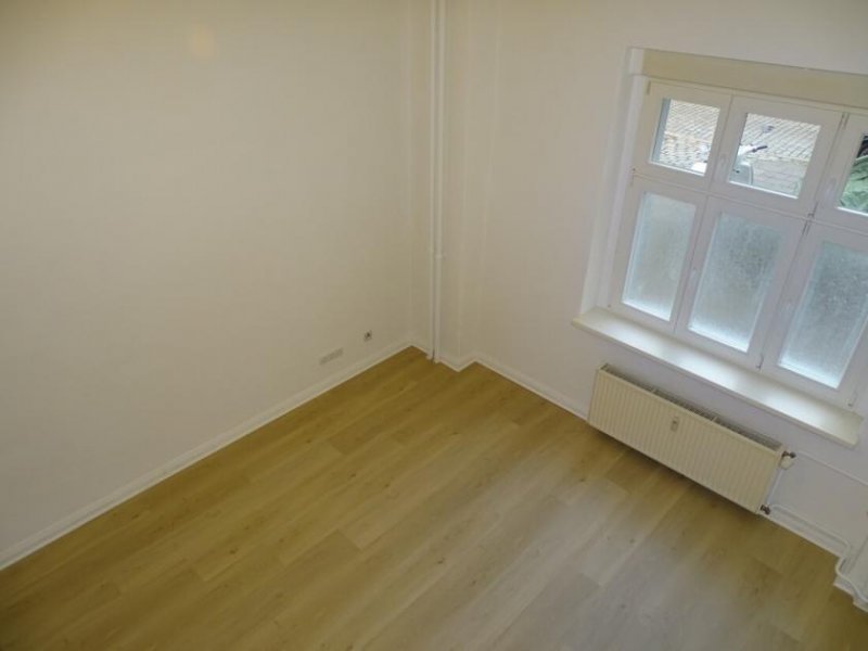 Berlin Attraktive, bezugsfreie 1-Zimmer 
Altbauwohnung im Erdgeschoss 
-direkt am Petersburger Platz- Wohnung kaufen