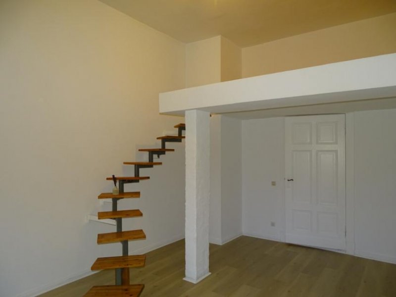 Berlin Attraktive, bezugsfreie 1-Zimmer 
Altbauwohnung im Erdgeschoss 
-direkt am Petersburger Platz- Wohnung kaufen