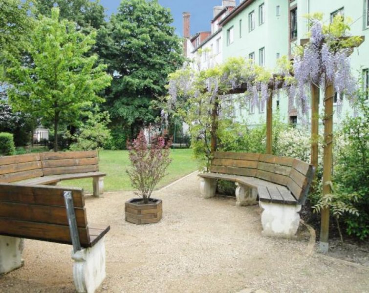 Berlin Gepflegtes Mehrfamilienhaus
mit 11 Einheiten
in Berlin - Karlshorst Gewerbe kaufen