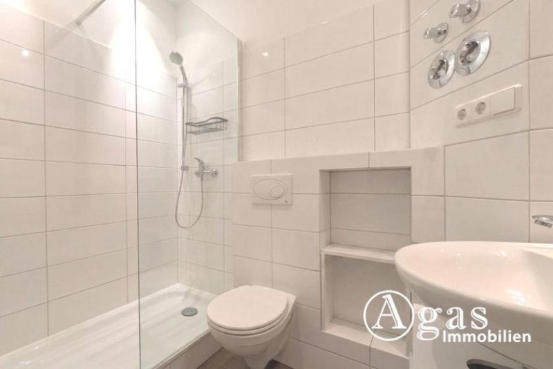 Berlin Helle vermietete 2-Zimmer-Wohnung mit Aufzug und Balkon in Berlin Charlottenburg zum Verkauf Wohnung kaufen