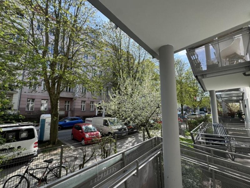 Berlin Bezugsfreie Wohnung mit Balkon
in ruhiger Lage nahe Winterfeldtplatz Wohnung kaufen