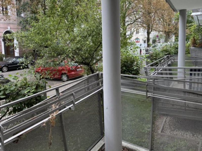 Berlin Bezugsfreie Wohnung mit Balkon
in ruhiger Lage nahe Winterfeldtplatz Wohnung kaufen