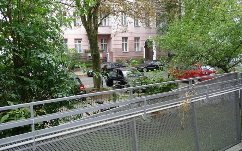Berlin Bezugsfreie Wohnung mit Balkon
in ruhiger Lage nahe Winterfeldtplatz Wohnung kaufen