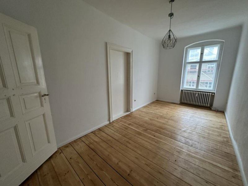 Berlin Bezugsfreie 2-Zimmer-Wohnung mit
Altbaucharme in Schöneberg Wohnung kaufen