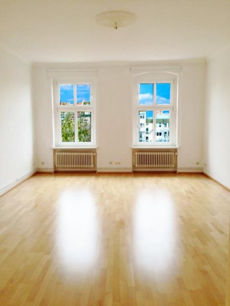 Berlin Vermietete 3-Zimmerwohnung
im Graefekiez
-Eigenbedarfskündigung voraussichtlich möglich- Wohnung kaufen