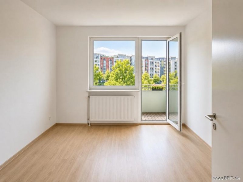 Berlin Balkon-Ausblick auf Engelbecken und Michaelkirchplatz – 3-Zimmer-Wohnung, bezugsfrei in Kürze Wohnung kaufen