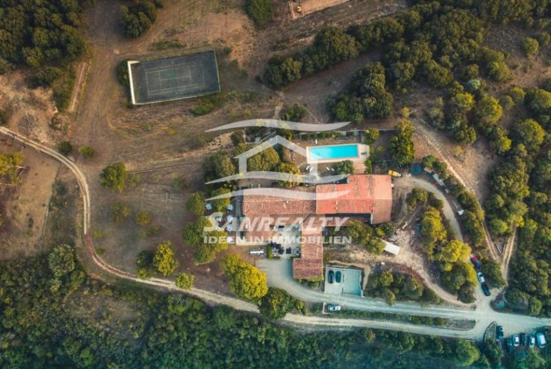 Roullens SANREALTY | Schöner Landsitz als Existenz oder nur zum Entspannen in ruhiger Alleinlage von Roullens Haus kaufen