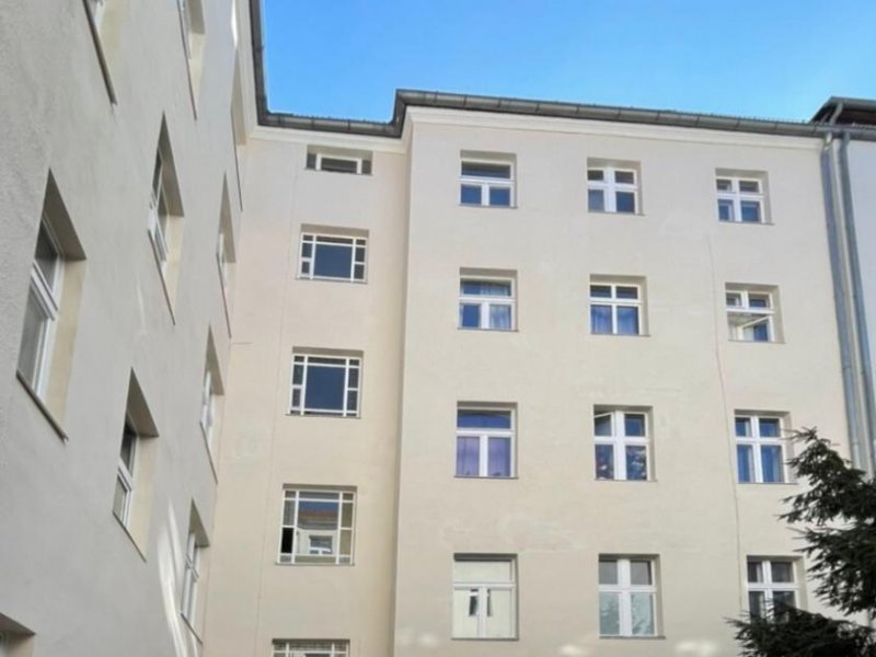 Berlin Bezugsfreie Eigentumswohnungen im Charmanten Altbau in Neukölln
- Fernwärme - Wohnung kaufen