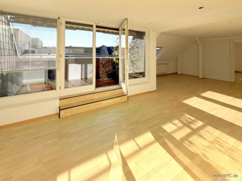 Berlin Bezugsfreie Dachgeschosswohnung mit Südwest-Terrasse nahe der Schloßstraße Wohnung kaufen