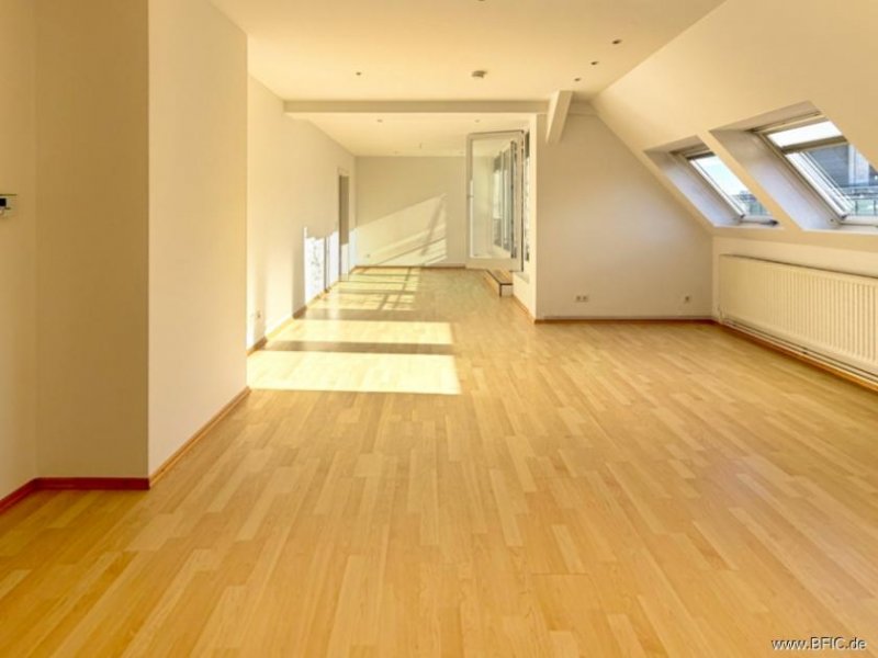 Berlin Bezugsfreie Dachgeschosswohnung mit Südwest-Terrasse nahe der Schloßstraße Wohnung kaufen