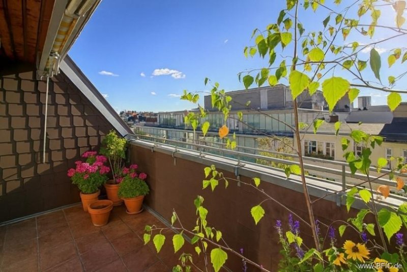 Berlin Bezugsfreie Dachgeschosswohnung mit Südwest-Terrasse nahe der Schloßstraße Wohnung kaufen