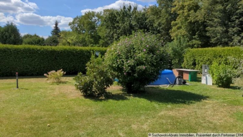 Berlin Nur 65 km von Berlin: *** Gepflegtes Wochenendgrundstück mit geräumigem Bungalow und ca. 500 m² Eigenland *** Provisionsfrei