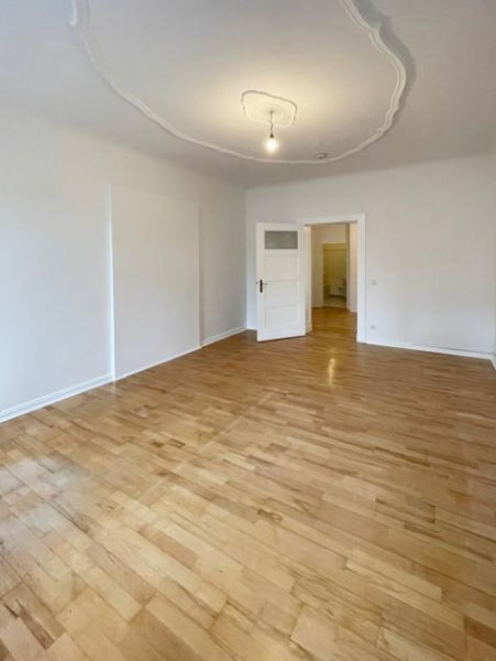 Berlin Attraktive 3-Zimmer-Wohnung 
in Berlin-Lankwitz
mit Balkon und Garten 

- Erstbezug nach Sanierung - Wohnung kaufen