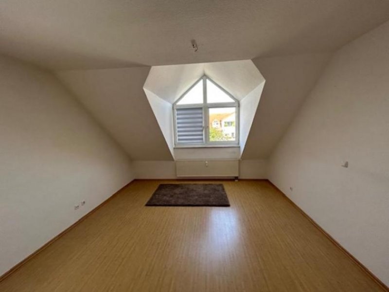 Schönefeld (Landkreis Dahme-Spreewald) Bezugsfreie Dachgeschoss-Wohnung im Grünen Wohnung kaufen