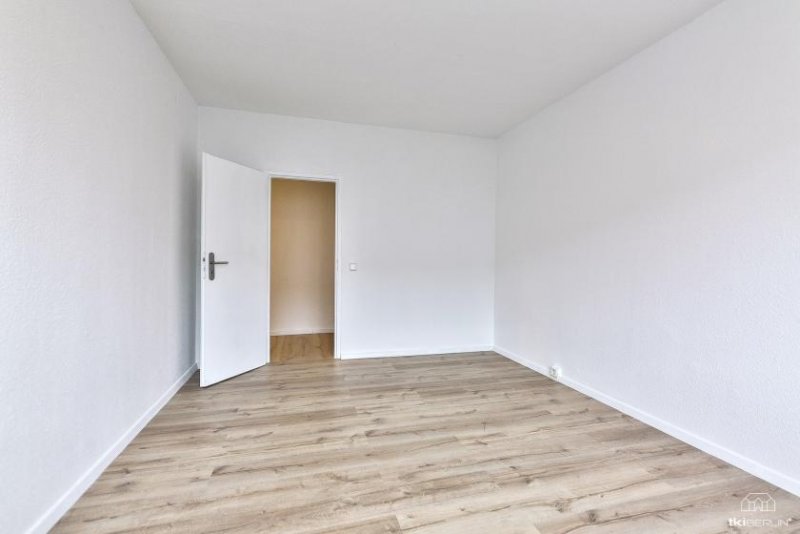Berlin 3-Raumwohnung mit großem, verglastem Balkon Wohnung kaufen