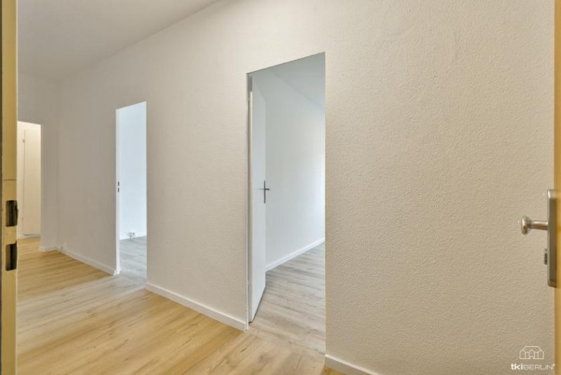 Berlin 3-Raumwohnung mit großem, verglastem Balkon Wohnung kaufen