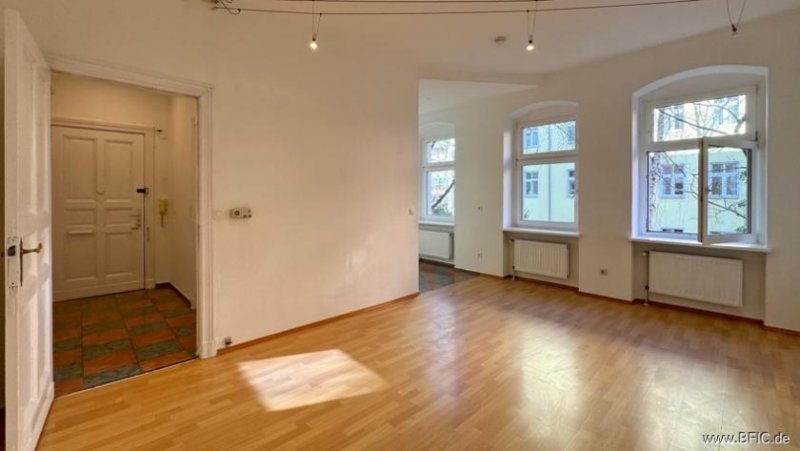 Berlin Bezugsfreies, großzügiges Altbau-Apartment im aufstrebenden Afrikanischen Viertel Wohnung kaufen