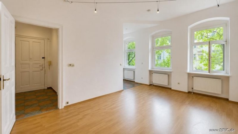Berlin Bezugsfreies, großzügiges Altbau-Apartment im aufstrebenden Afrikanischen Viertel Wohnung kaufen