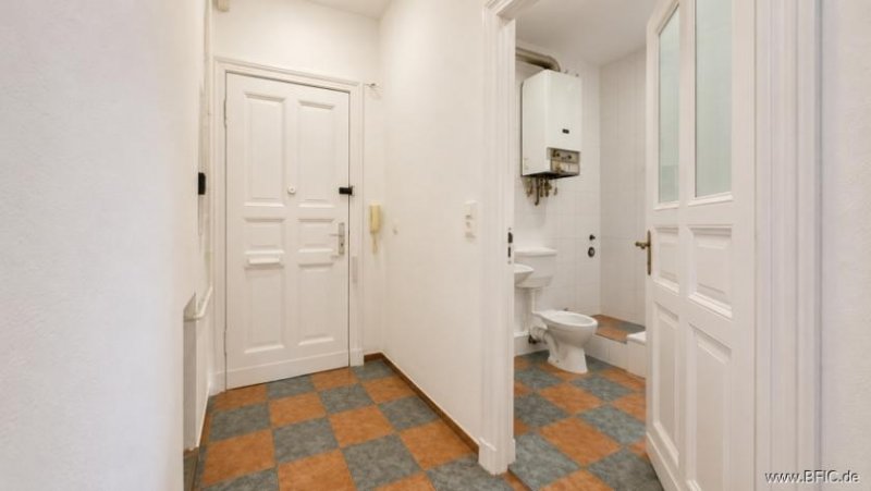 Berlin Bezugsfreies, großzügiges Altbau-Apartment im aufstrebenden Afrikanischen Viertel Wohnung kaufen