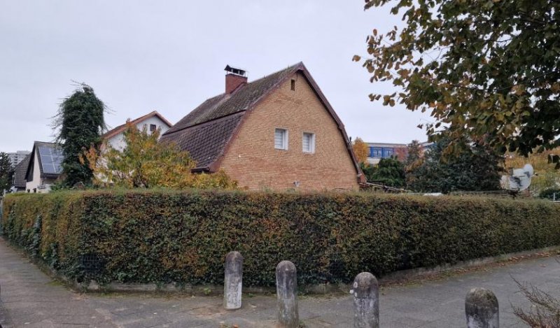 Berlin Freistehendes Einfamilienhaus auf Eckgrundstück Haus kaufen