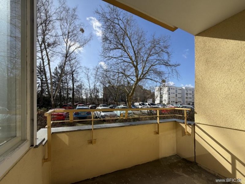 Berlin bezugsfrei hell ruhig Balkon: 2-Zi.-Whg im Hochparterre Wohnung kaufen