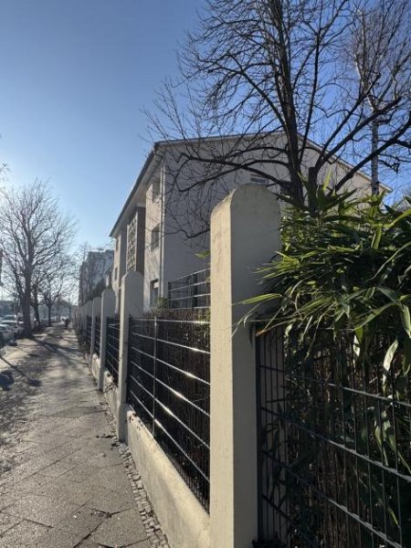 Berlin Attraktive Eigentumswohnung Terrasse und Gartenanteil
im Berliner Westend - Charlottenburg Wohnung kaufen