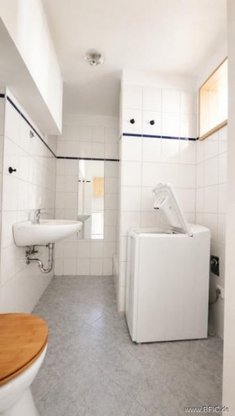 Berlin bezugsfreies Apartment im Grünen, mit S/W-Balkon und Garage Wohnung kaufen