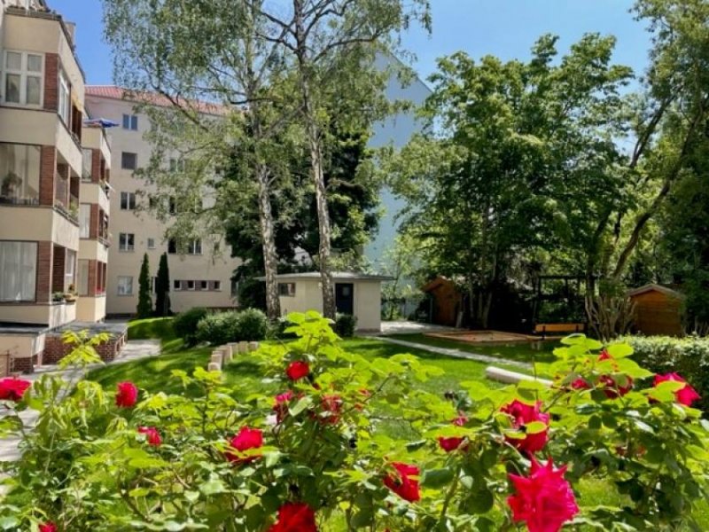 Berlin Attraktive vermietete Eigentumswohnung nahe Rüdesheimer Platz
mit eventuellen Eigenbedarfskündigungspotential Wohnung kaufen