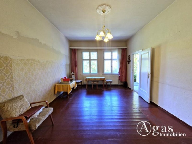 Stahnsdorf Exklusive Toplage: ca. 1.220m² großes Grundstück mit Bungalow, Garage & Werkstatt–provisionsfrei! Haus kaufen
