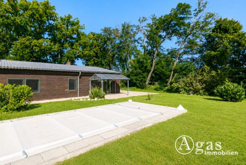 Fichtenhöhe Generationen-Wohnen mit viel Platz: 6-Zimmer-Einfamilienhaus im Bungalow-Stil mit Garten und Pool Haus kaufen