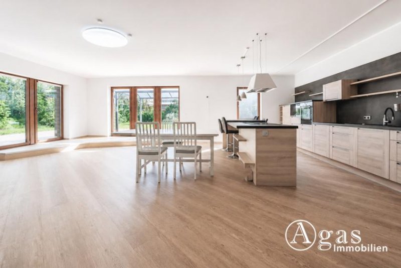 Fichtenhöhe Generationen-Wohnen mit viel Platz: 6-Zimmer-Einfamilienhaus im Bungalow-Stil mit Garten und Pool Haus kaufen
