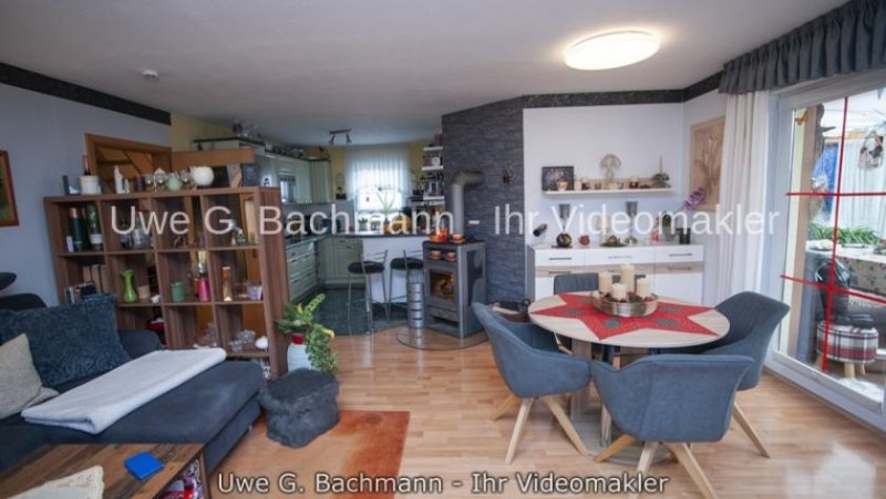 Neuenhagen (Landkreis Märkisch-Oderland) Neuenhagen bei Berlin: Massives EFH im Bungalowstil mit 4 Zimmern, Kamin und ausgebauten Dachboden Haus kaufen