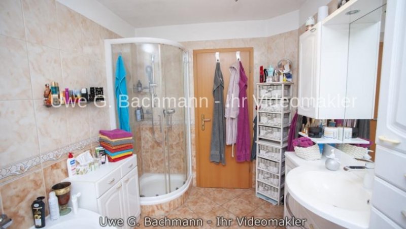 Neuenhagen (Landkreis Märkisch-Oderland) Neuenhagen bei Berlin: Massives EFH im Bungalowstil mit 4 Zimmern, Kamin und ausgebauten Dachboden Haus kaufen