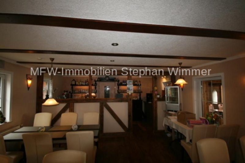 Tauche Liebevolles Einfamilienhaus am See !
In Alleinlage !
Mit Gewerbeeinheit zur individuellen Nutzung Haus kaufen