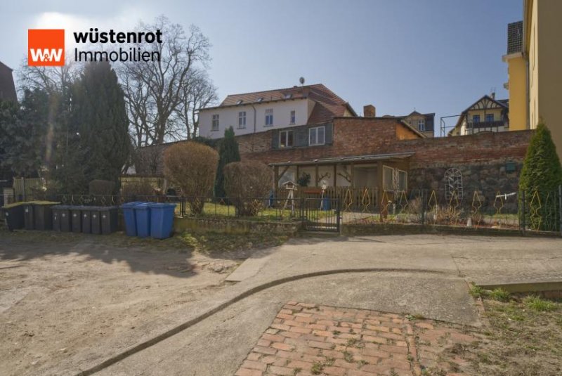 Bad Freienwalde (Oder) Ertragssicheres Mehrfamilienhaus in Bad Freienwalde: 6 Einheiten & Garagen als solide Kapitalanlage Gewerbe kaufen