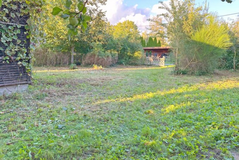 Bernau bei Berlin Bauträgerfreies Grundstück mit Freizeitbungalow und Nebengebäude in Bernau - Endlich zu Hause! Grundstück kaufen