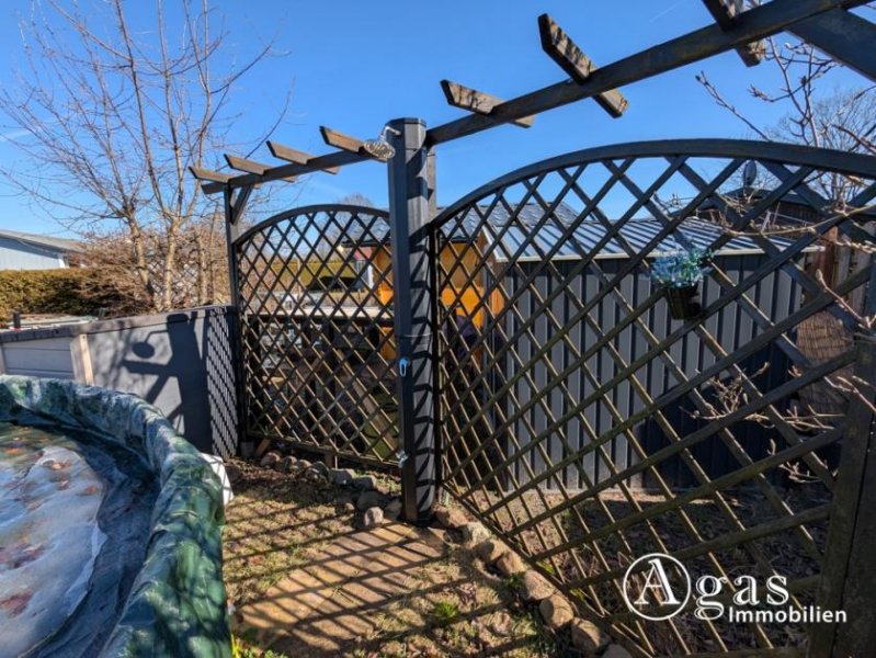 Oranienburg Charmanter Pachtgarten mit Bungalow und Pool in Oranienburg (kein Verein) Haus kaufen