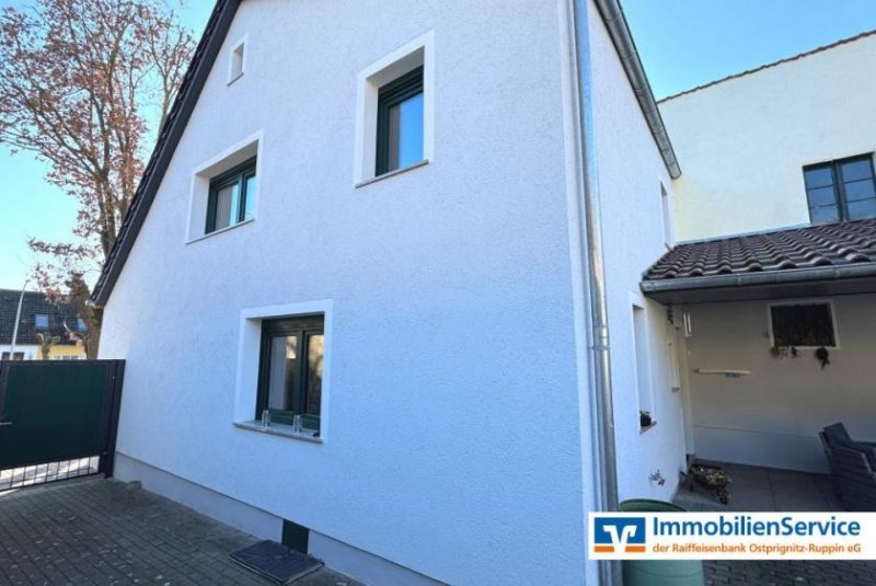 Albertinenhof (Landkreis Ostprignitz-Ruppin) Charmante, umfassend modernisierte Haushälfte mit Nebengebäude und privatem Hof Haus kaufen