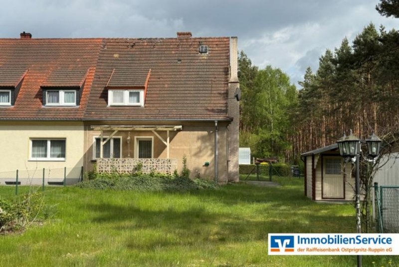 Dreetz (Landkreis Ostprignitz-Ruppin) Wohnen, wo der Wald beginnt – charmantes Reihenendhaus mit Garten Haus kaufen