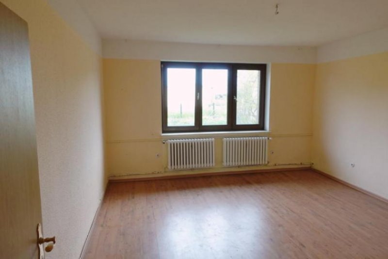 Kletzin (Landkreis Mecklenburgische Seenplatte) ObjNr:B-19519 - Platz für zwei Familien mit viel Nebengelass Haus kaufen