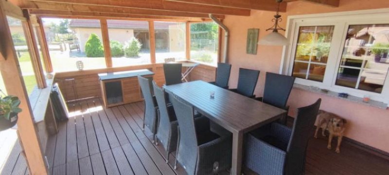Loitz ObjNr:B-19725 - Für Pferdeliebhaber mit 4 Pferdeboxen ein hochwertiges Landhaus mt Nebengebäude Haus kaufen