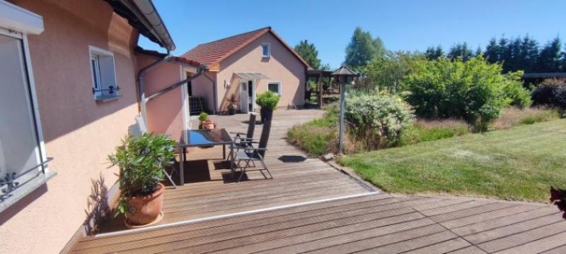 Loitz ObjNr:B-19725 - Für Pferdeliebhaber mit 4 Pferdeboxen ein hochwertiges Landhaus mt Nebengebäude Haus kaufen