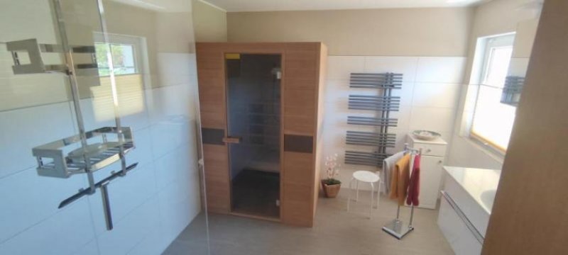 Loitz ObjNr:B-19725 - Für Pferdeliebhaber mit 4 Pferdeboxen ein hochwertiges Landhaus mt Nebengebäude Haus kaufen