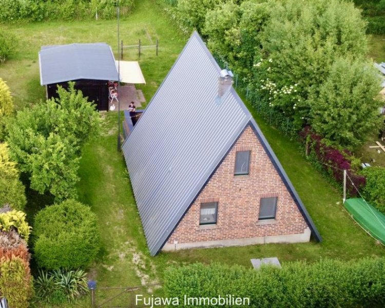 Schwarz (Landkreis Mecklenburgische Seenplatte) Idylle pur: Kleines Ferienhaus am See nahe HH & Berlin an der Mecklenburger Seenplatte Haus kaufen
