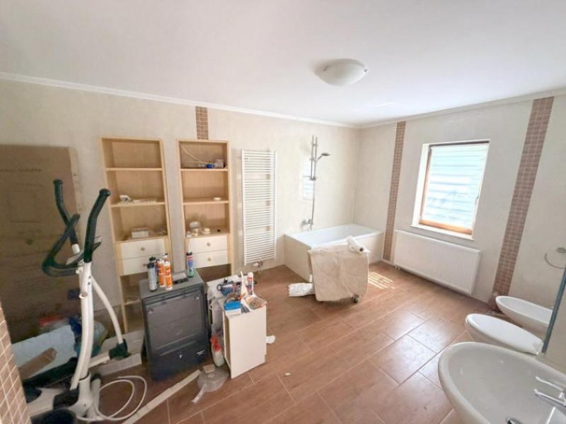 Loissin ObjNr:19649 - Freistehendes Zweifamilienhaus mit großem Grundstück und Garage Haus kaufen